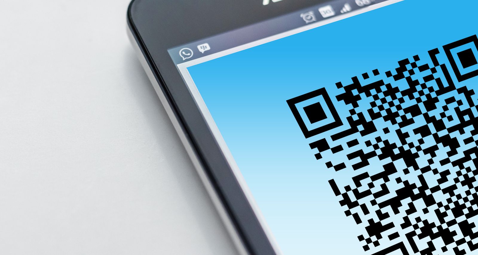 So erhältst du vom Mobilfunkanbieter einen QR-Code zur Aktivierung deiner eSIM