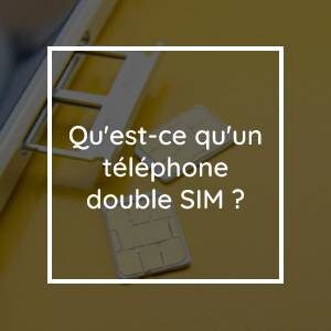 Deux cartes SIM micro sur un fond jaune