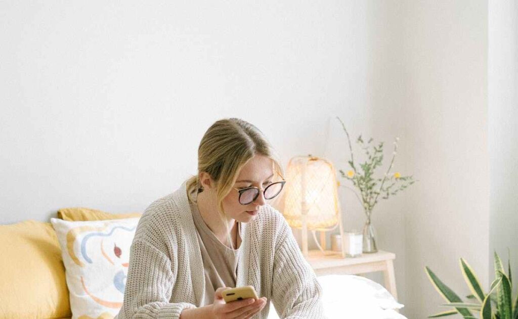 eSIM Not Working? 8 Ways to Fix it!